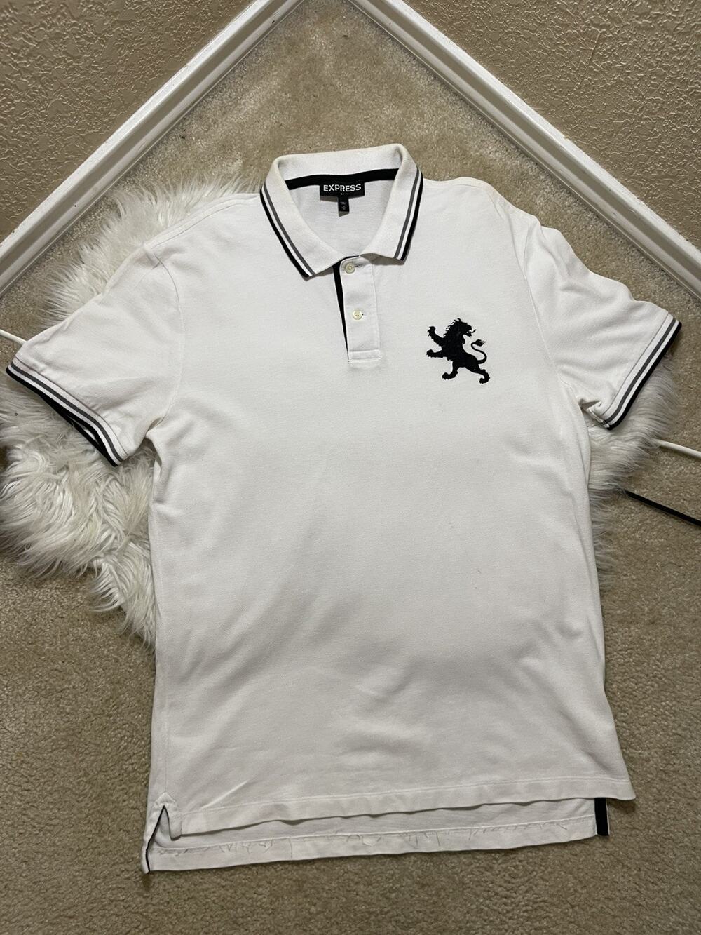 Express Classic Fit Polo 100% Cotton White Short Sleeve with Large Lion Crest M